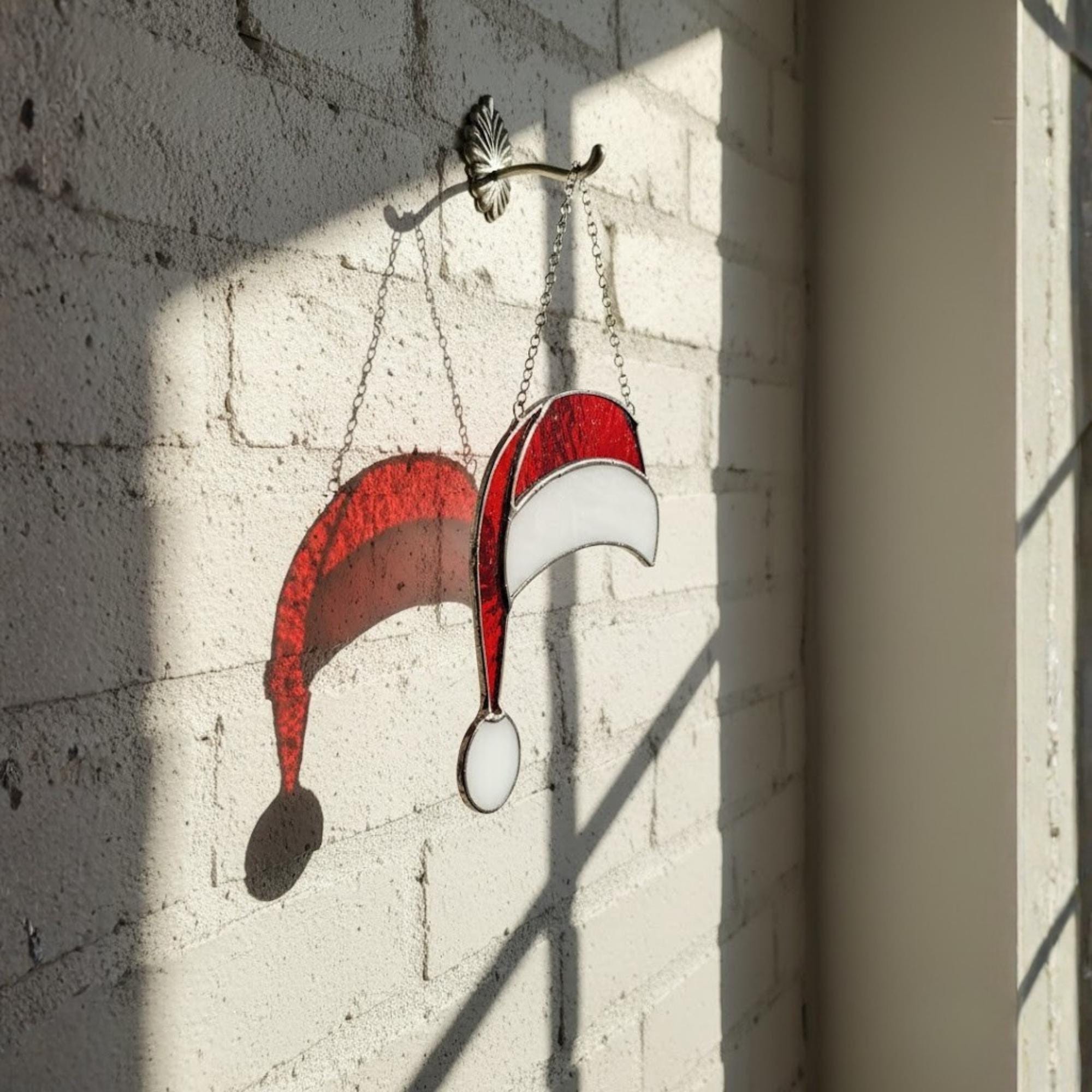 Santa Hat Stained Glass Suncatcher – Handmade Christmas Window Ornament, Holiday Home Decor, Festive Gift, Red and White Glass Art