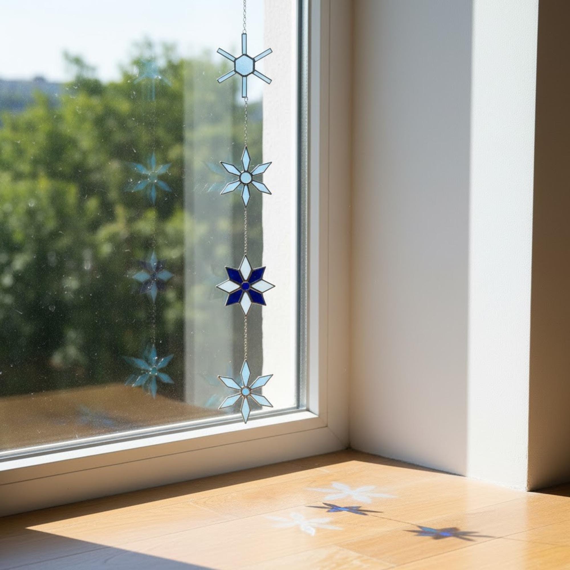 Snowflake Stained Glass Suncatcher – Christmas Star Ornament, Handmade Winter Decor, Stained Glass Wall Hanging, Holiday Gift