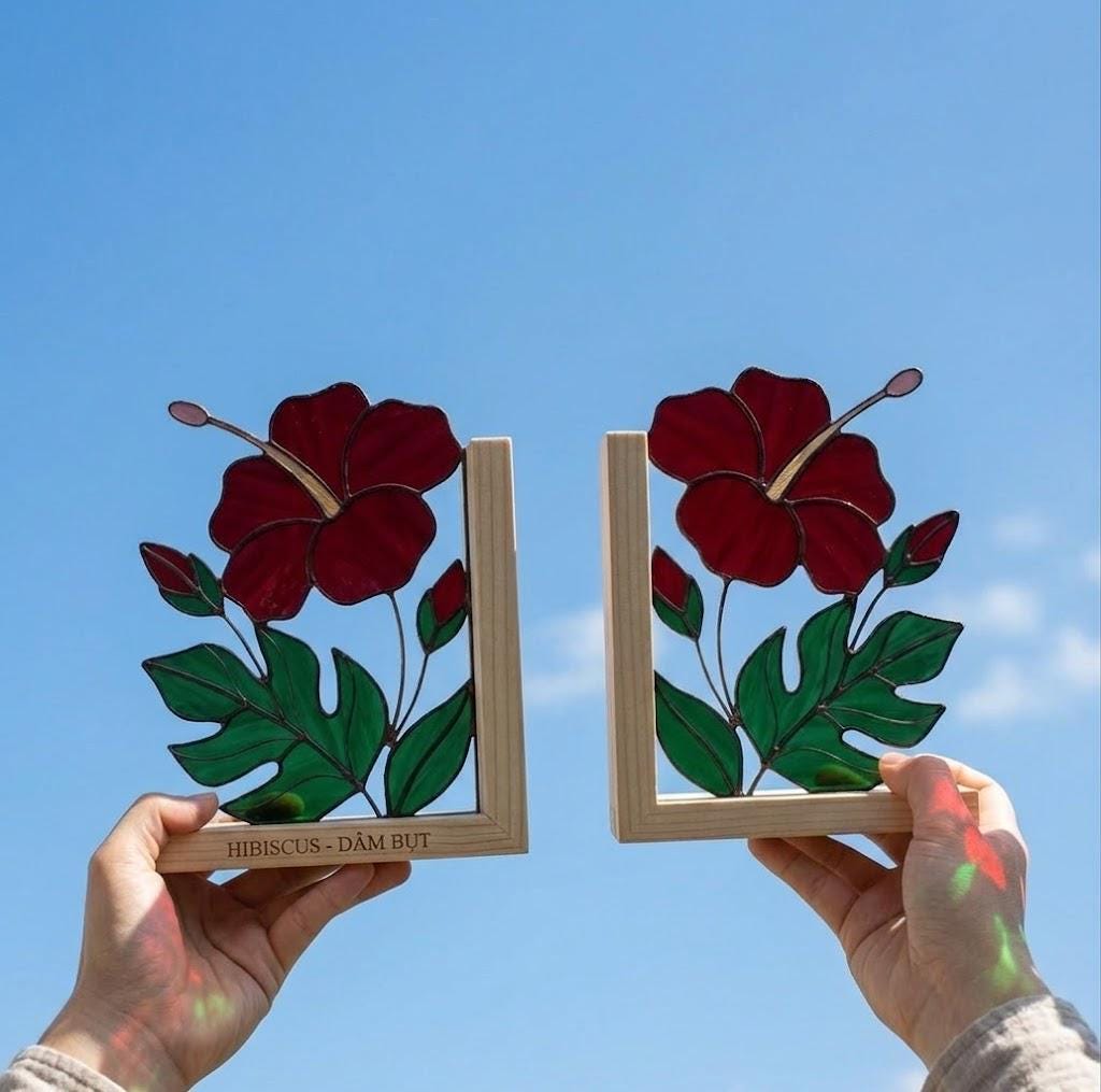 Personalized Hibiscus Stained Glass Bookends August Birth Flower Gift Red Tropical Suncatcher, Unique Teacher Gift, Beach House Decor